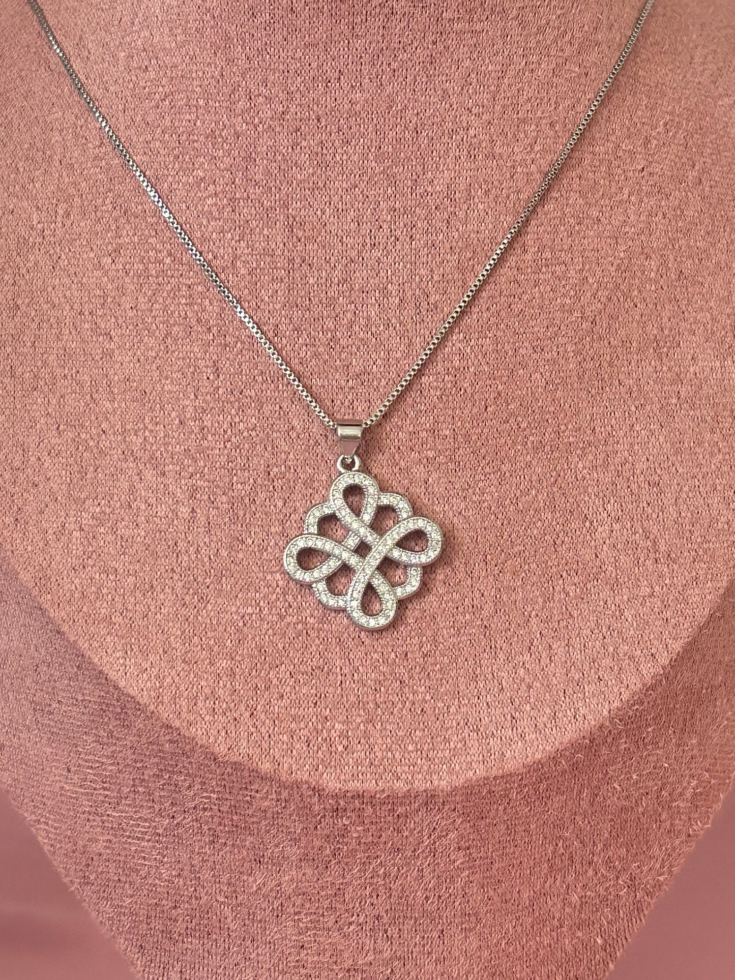 The Knot Necklace